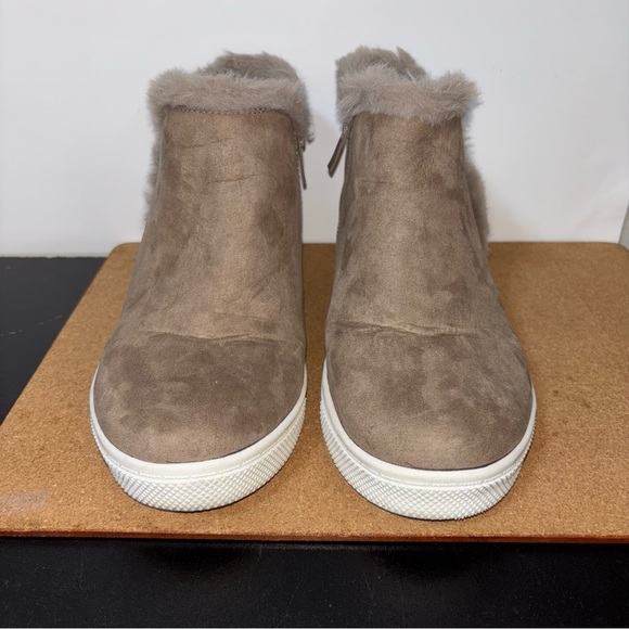 Torrid Women’s 9.5 Tan Fur-Trimmed Sneakers Side Zipper - Picture 4 of 11